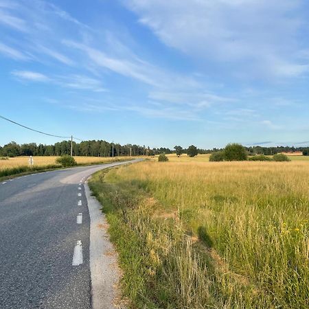 Ett Nytt Fraesch Hus Utanfoer Stockholm Naera Arlanda Villa Rosersberg Bagian luar foto