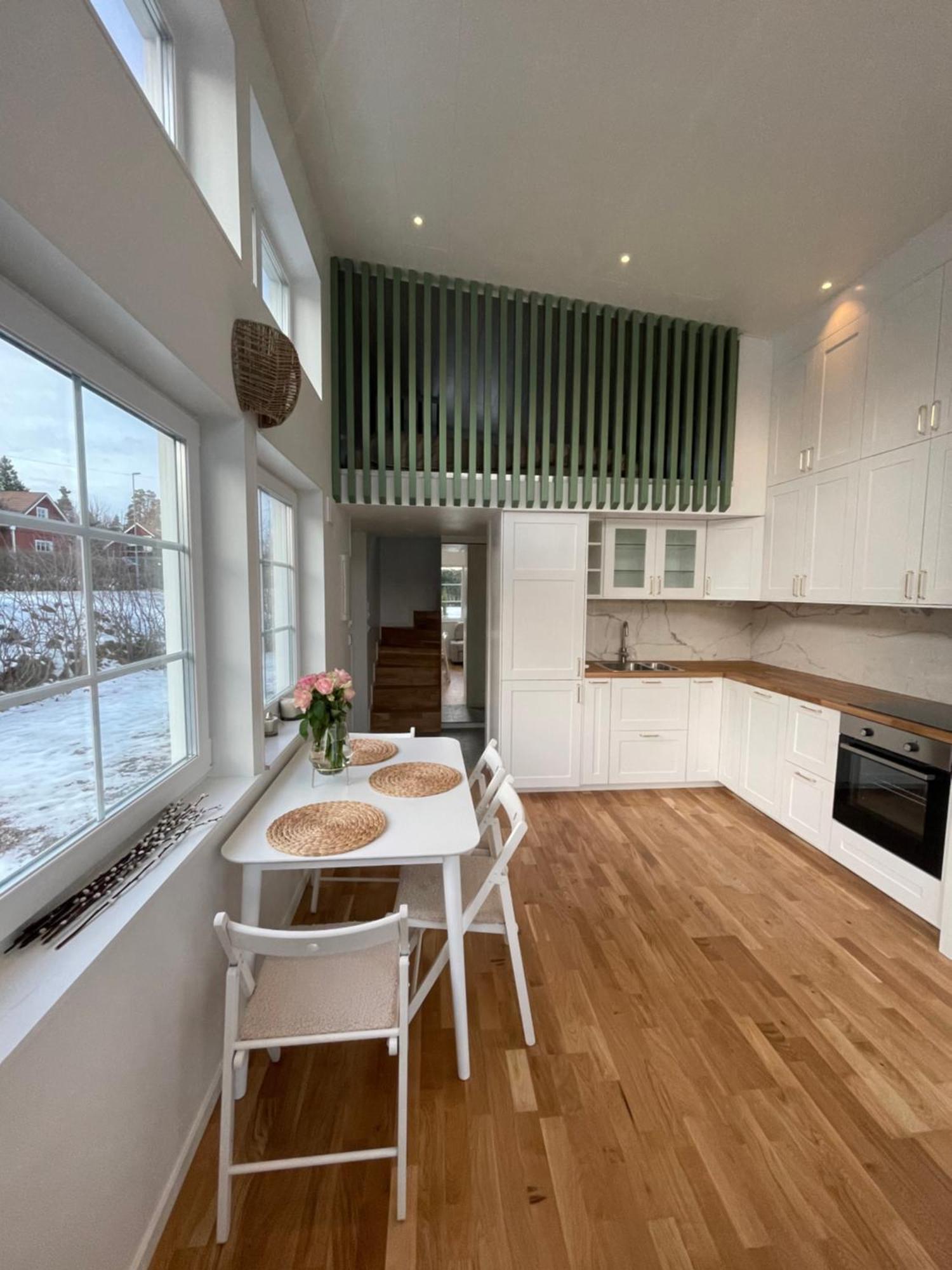 Ett Nytt Fraesch Hus Utanfoer Stockholm Naera Arlanda Villa Rosersberg Bagian luar foto