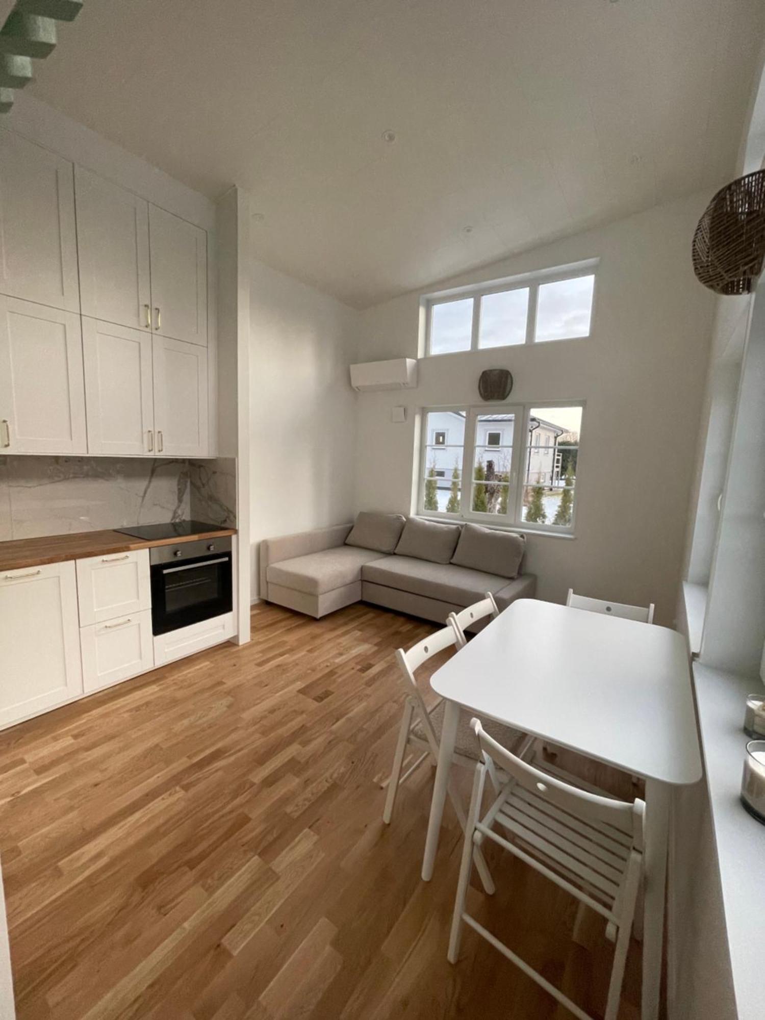 Ett Nytt Fraesch Hus Utanfoer Stockholm Naera Arlanda Villa Rosersberg Bagian luar foto