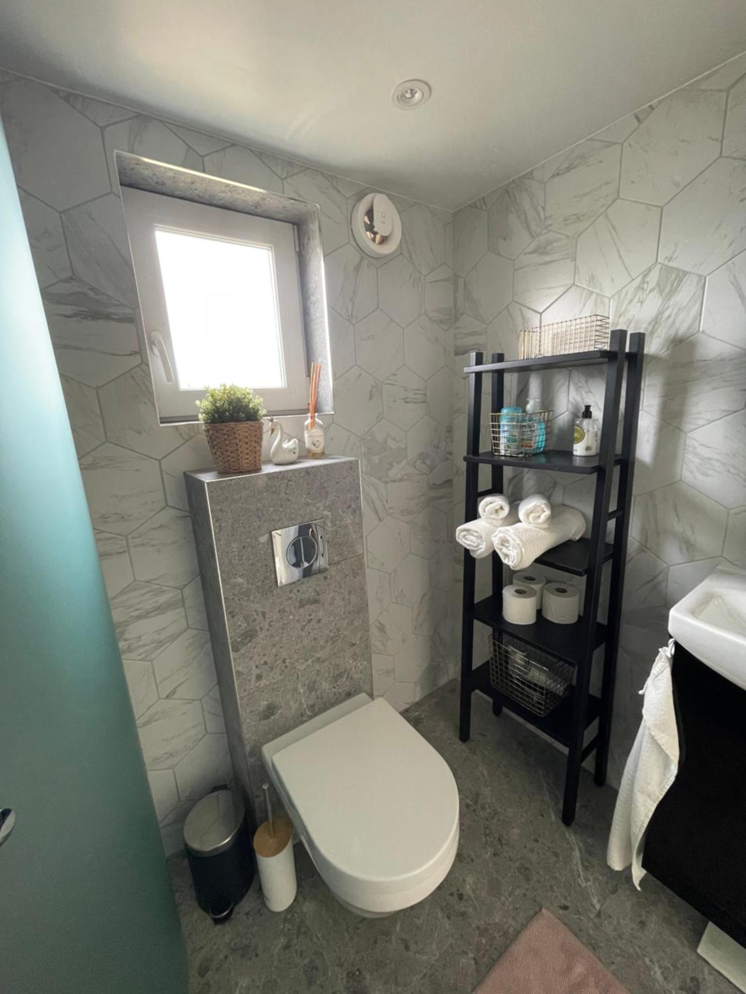 Ett Nytt Fraesch Hus Utanfoer Stockholm Naera Arlanda Villa Rosersberg Bagian luar foto