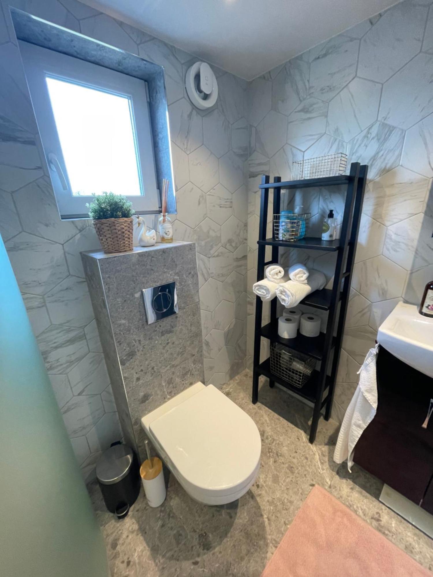 Ett Nytt Fraesch Hus Utanfoer Stockholm Naera Arlanda Villa Rosersberg Bagian luar foto